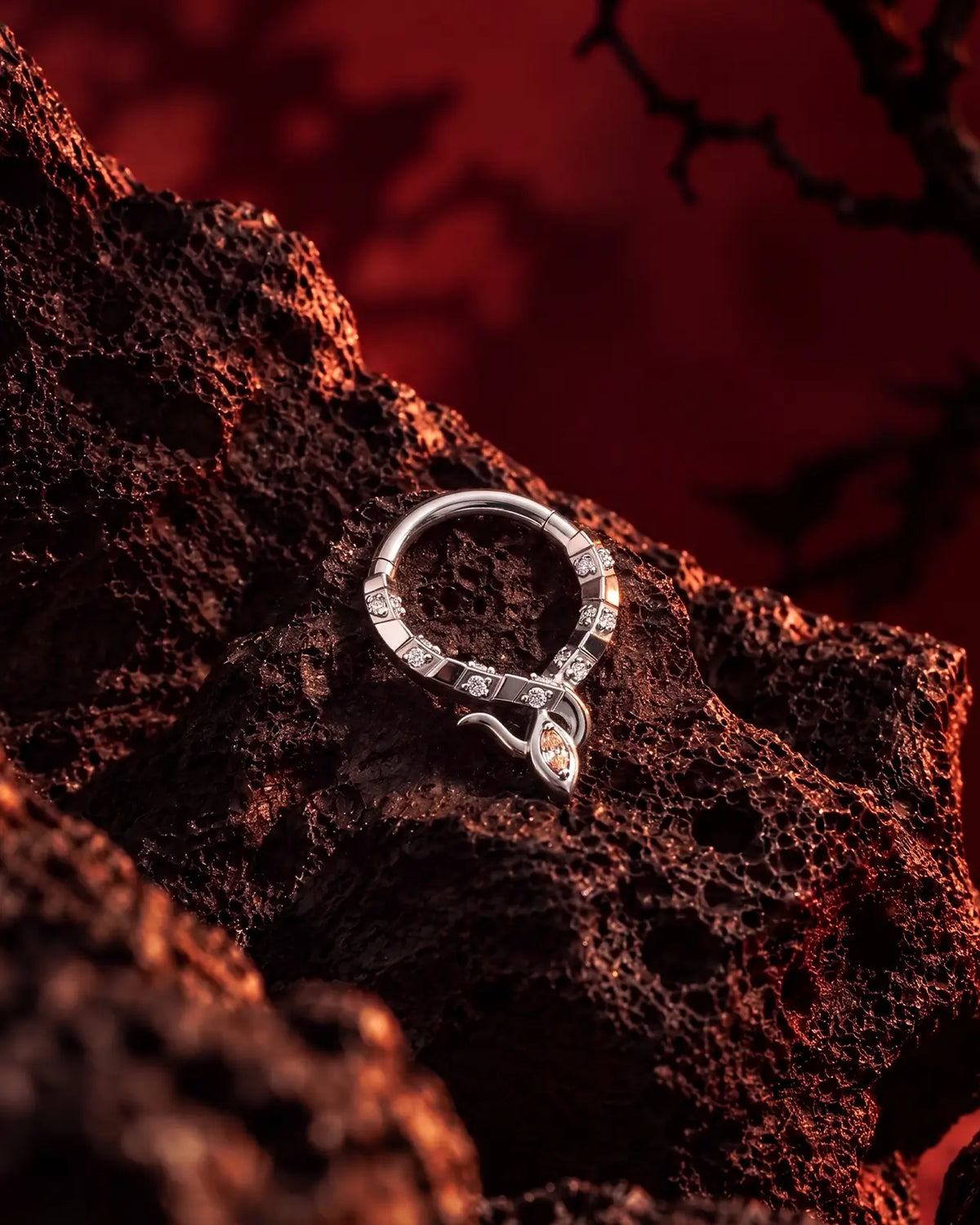 Clicker con serpente arrotolato e marquise