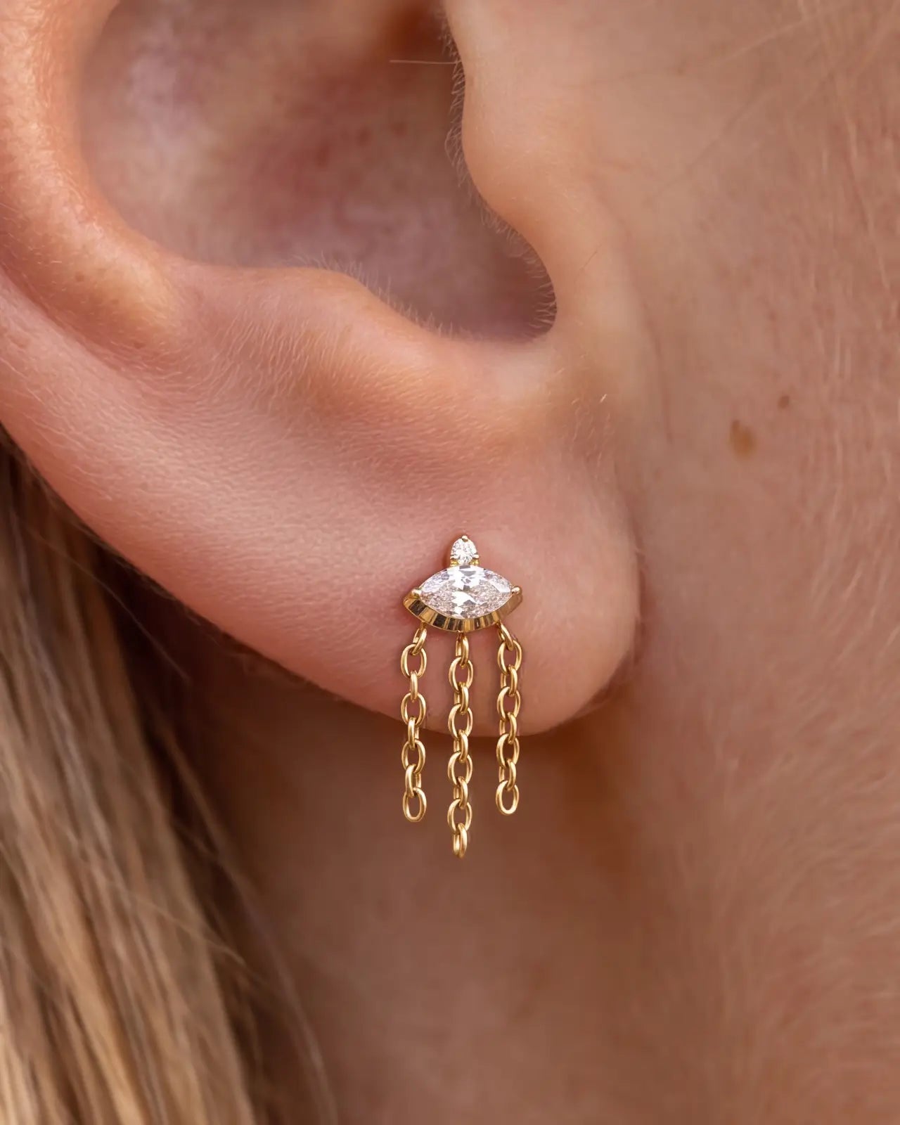 Marquise Eye Cascade Flatback Stud