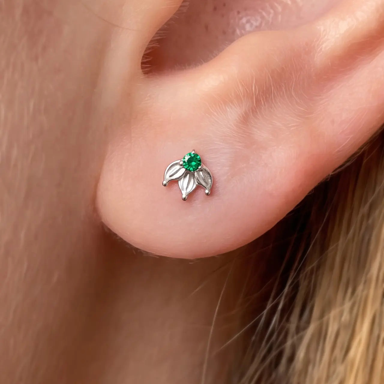 Trillium Gem Flatback Stud