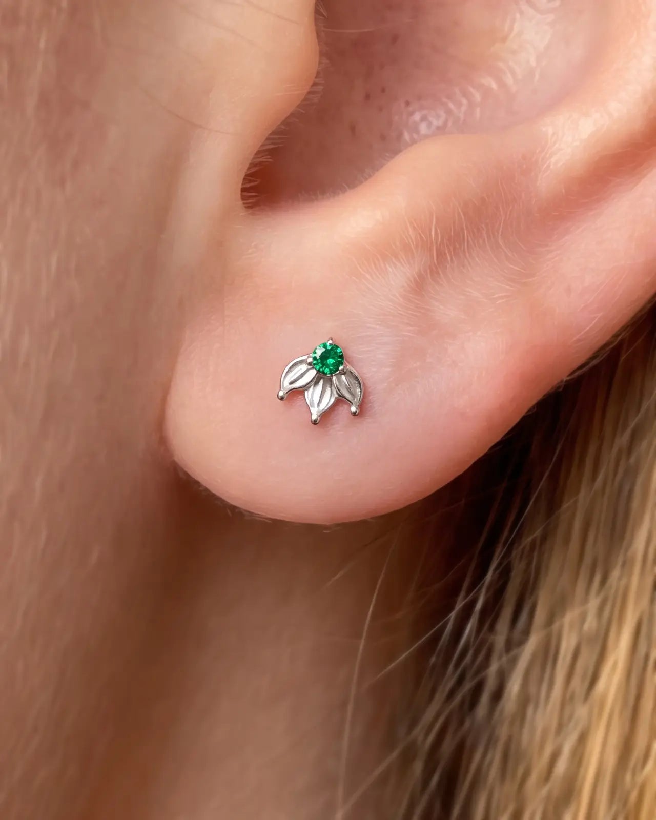 Trillium Gem Flatback Stud