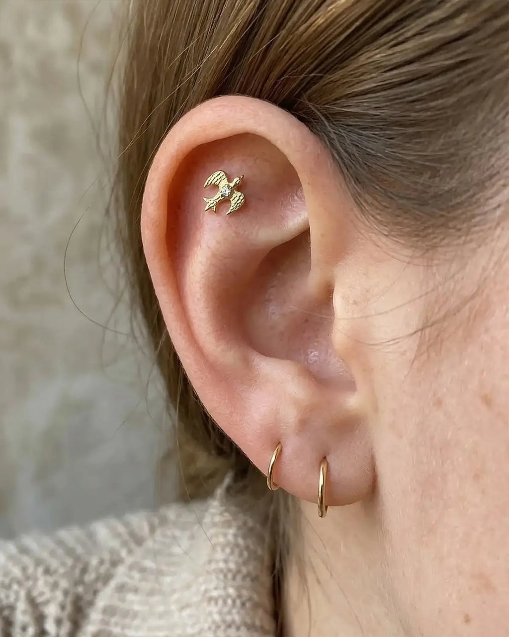 Crimson Winged Bird Flatback Stud