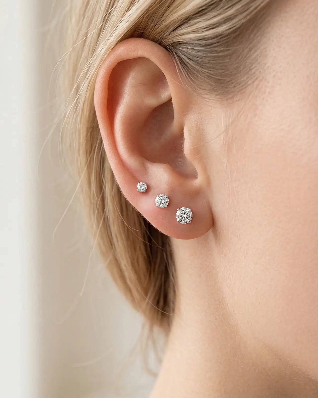 Brilliant Moissanite Solitaire End