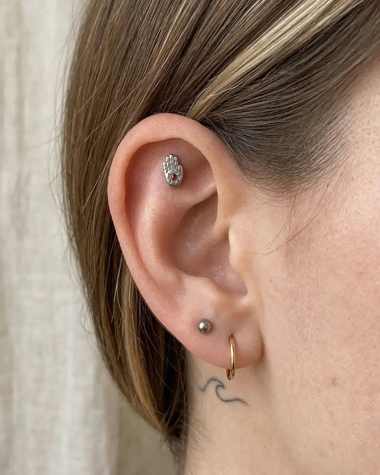 Skeletal Star Hand Flatback Stud