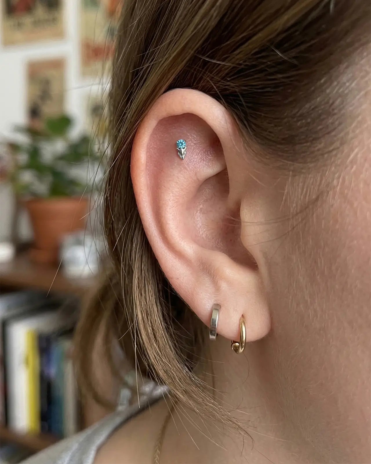 Gemstone Arrowhead Flatback Stud