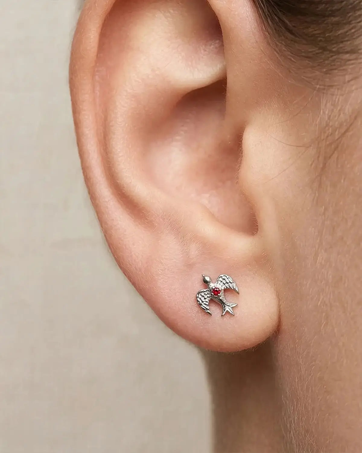 Crimson Winged Bird Flatback Stud