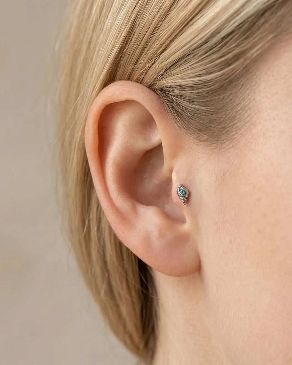 Flacher Ohrstecker „Azurblaue Muschel“