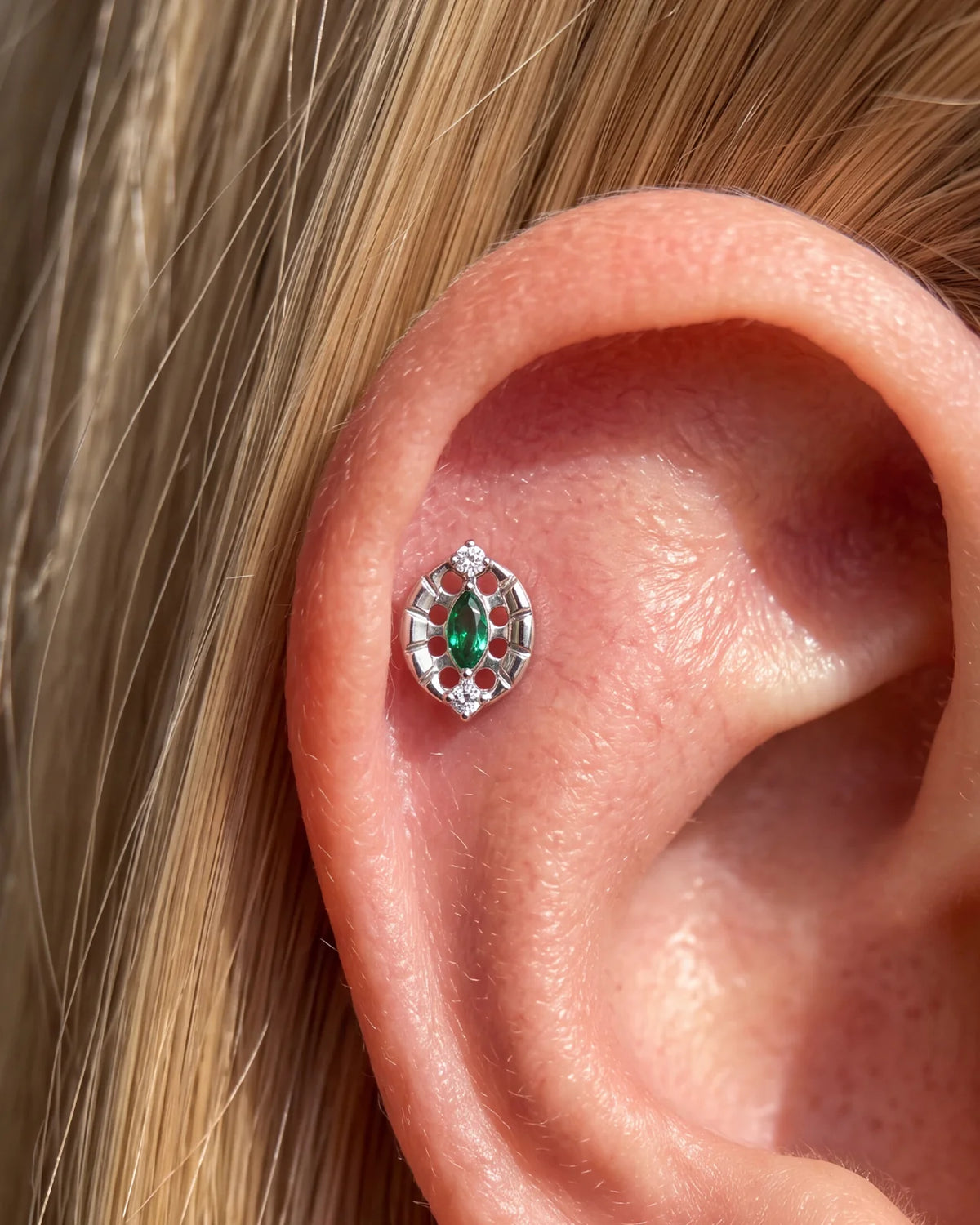Luminous Halo Flatback Stud Silver Emerald Green - flat piercing styling
