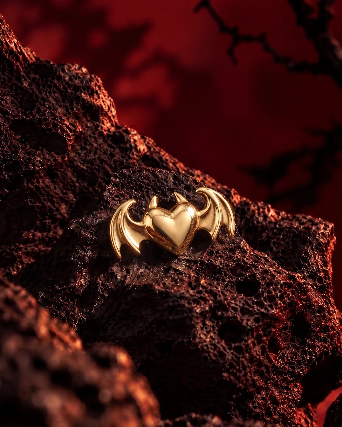 Wicked Sweetheart Flatback Stud in gold tone - Halloween styling