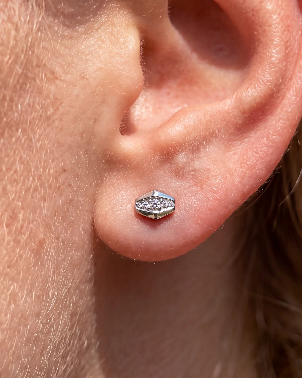 Luminous Gaze Flatback Stud Silver - Image 3