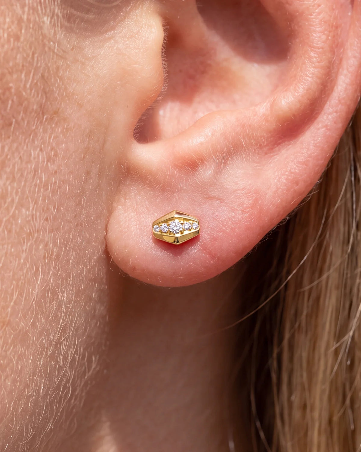 Luminous Gaze Flatback Stud Gold - Image 4