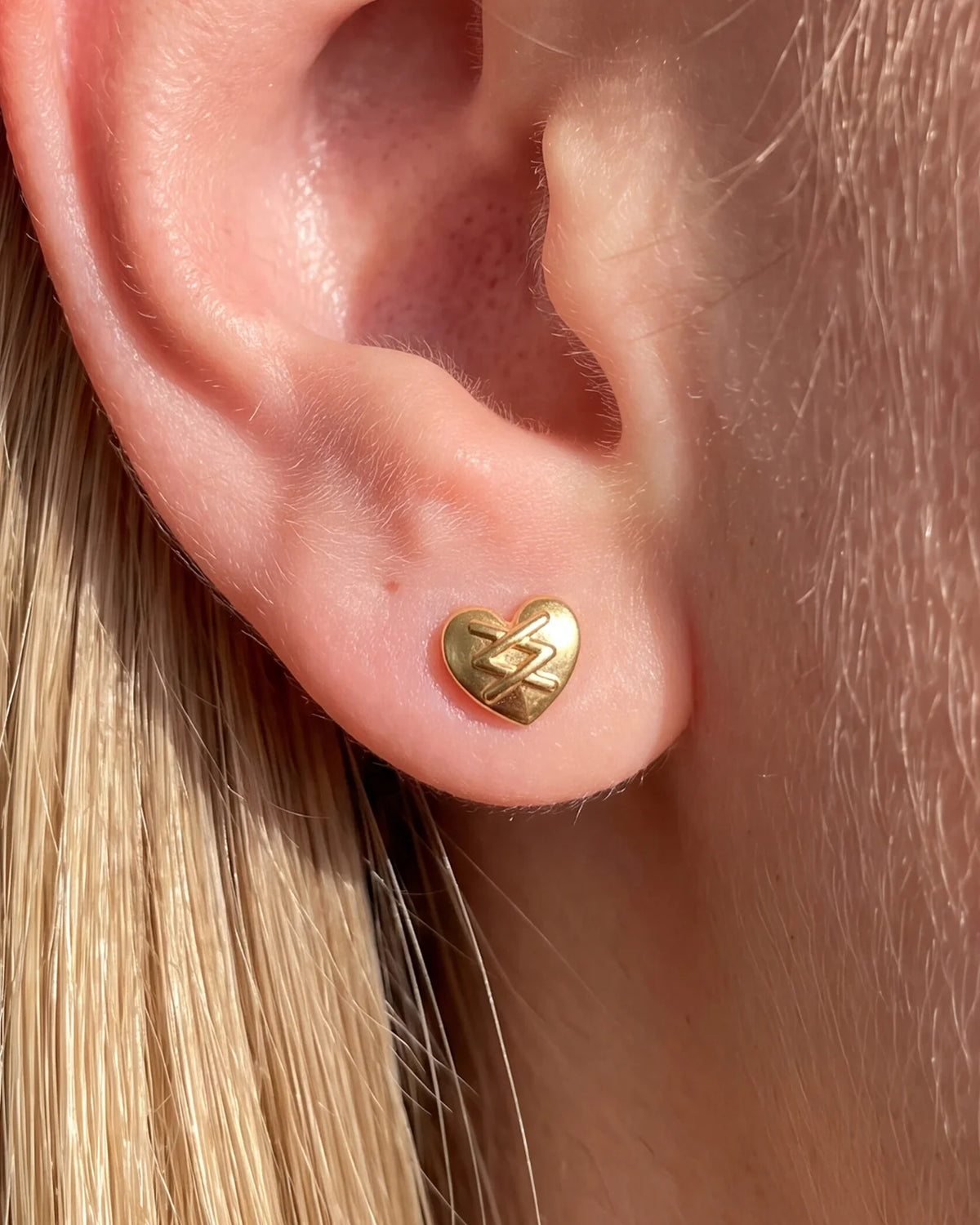 Heart Remix Flatback Stud in gold tone, lobe styling