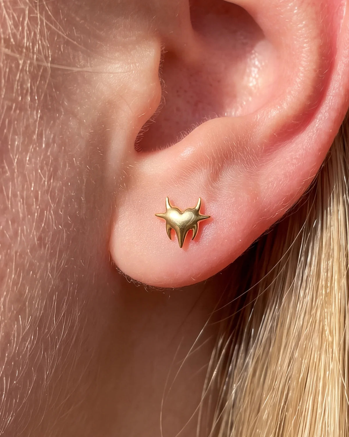 Heart Spark Flatback Stud in gold tone, lobe styling