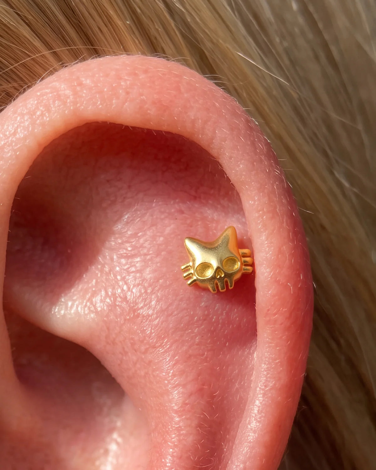Phantom Cat Flatback Stud gold helix styling
