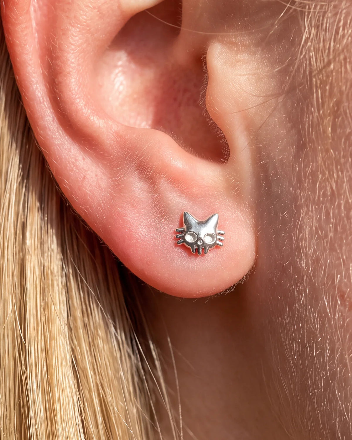 Phantom Cat Flatback Stud in silver tone, lobe styling