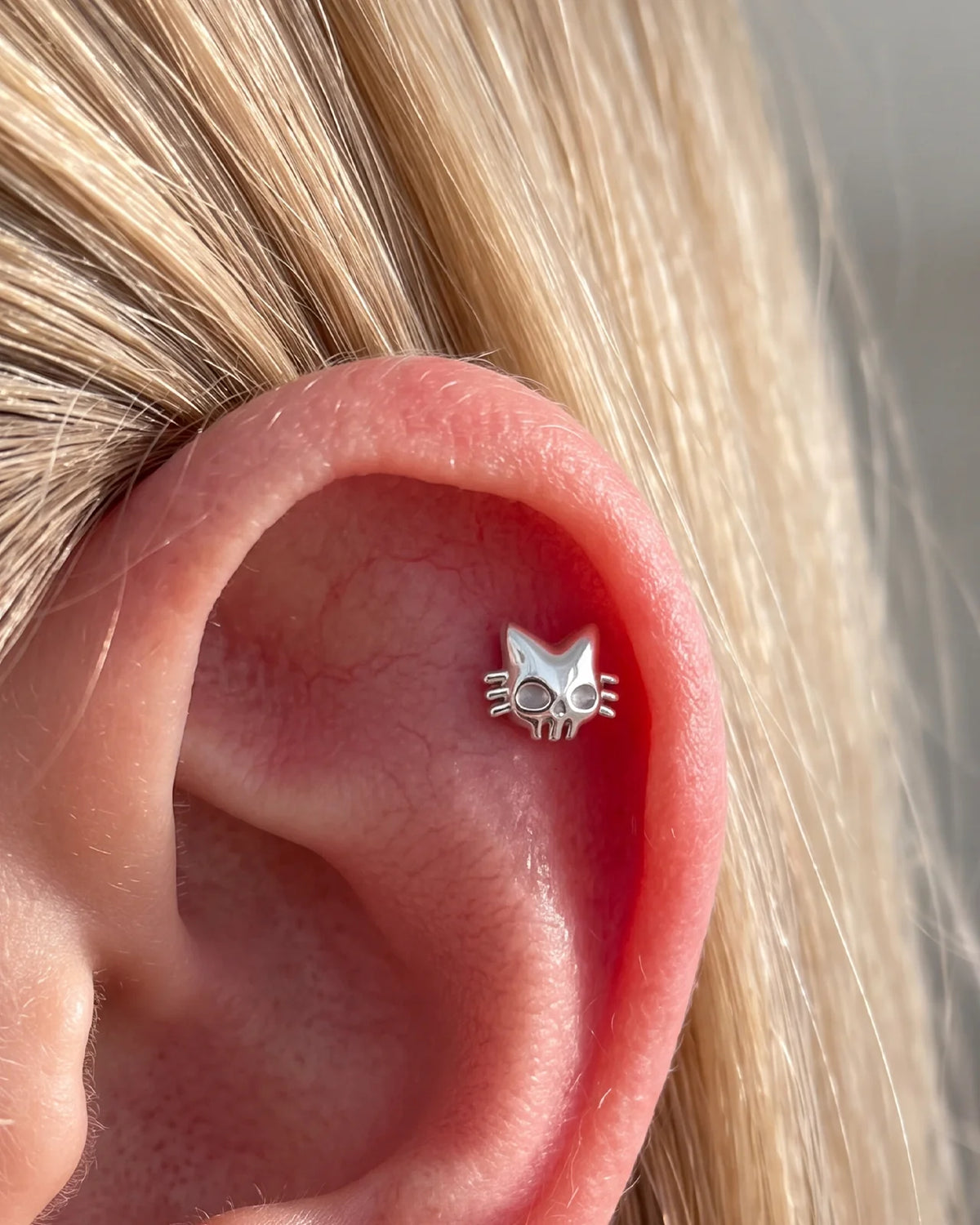 Phantom Cat Flatback Stud in silver tone, helix styling