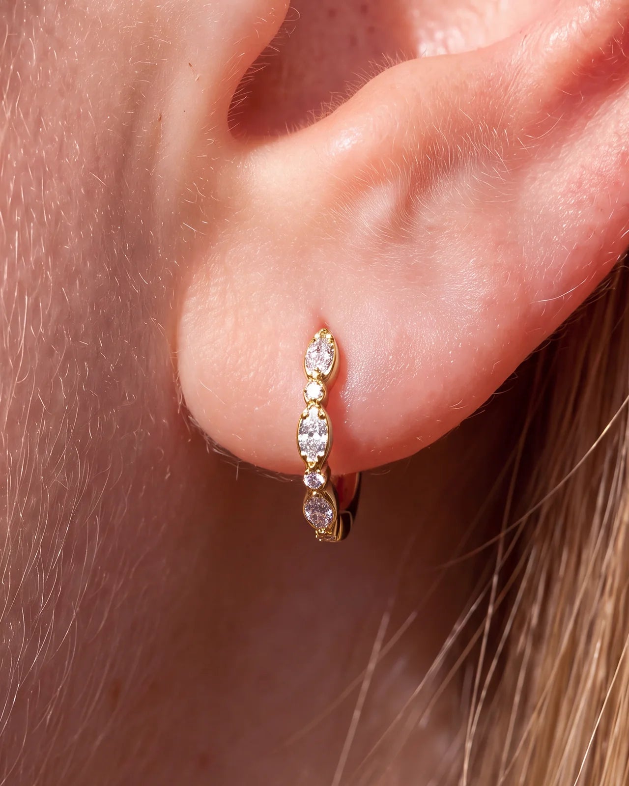 Starlit Rhythm Huggie Clicker gold lobe styling