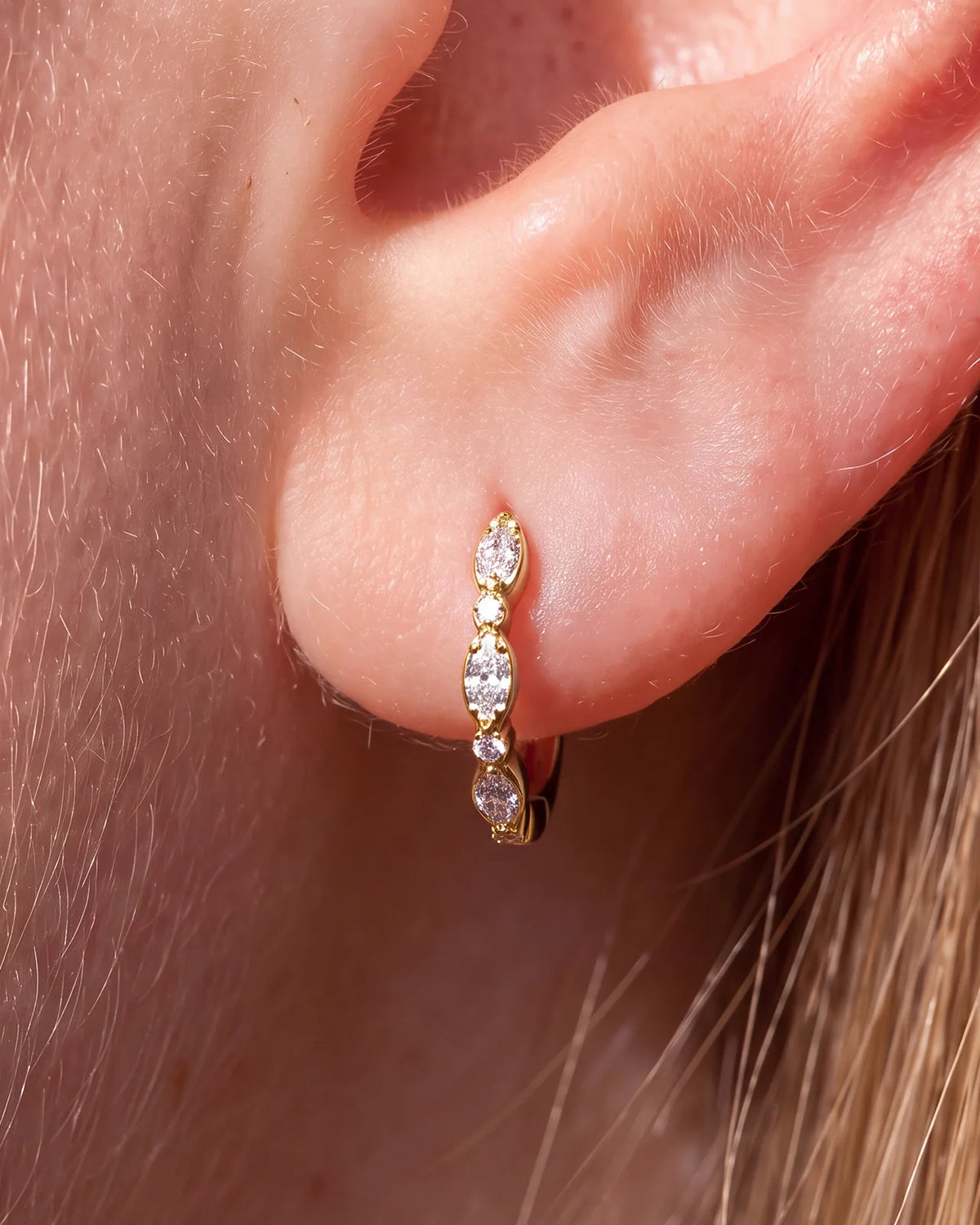 Starlit Rhythm Huggie Clicker gold lobe styling